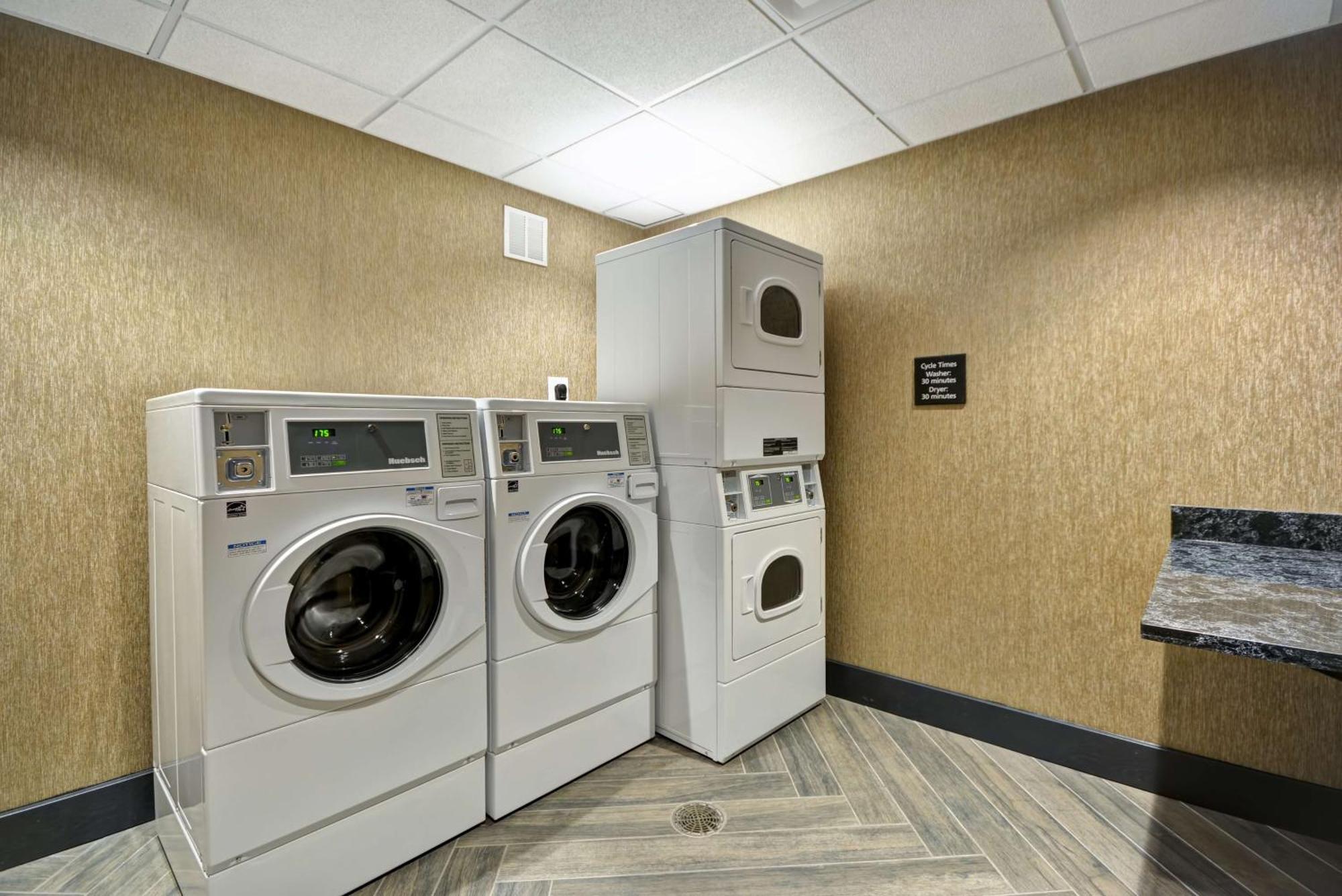 Hampton Inn & Suites Detroit/Warren Bagian luar foto